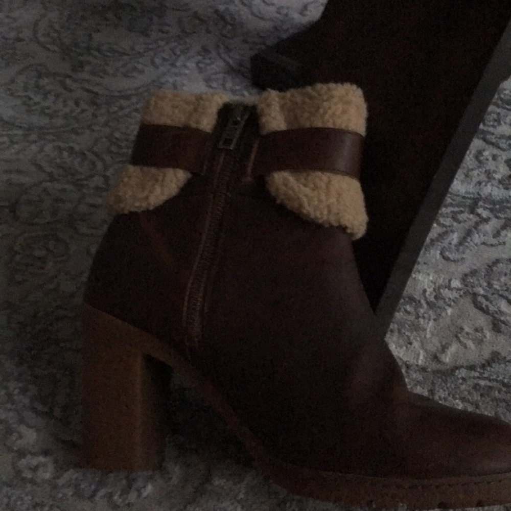 Timberlands - image 2